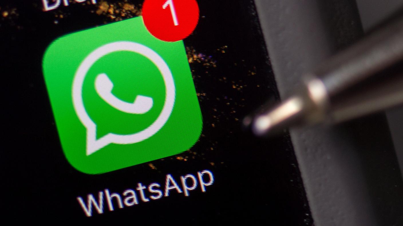 L'hashtag #whatsappdown è diventato trending topic