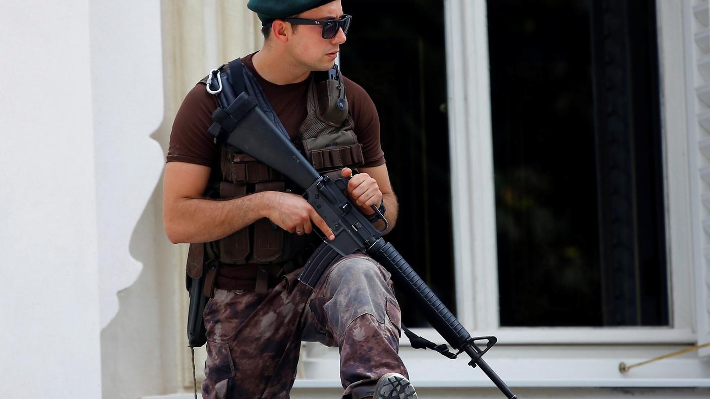 Un agente delle forze speciali turche