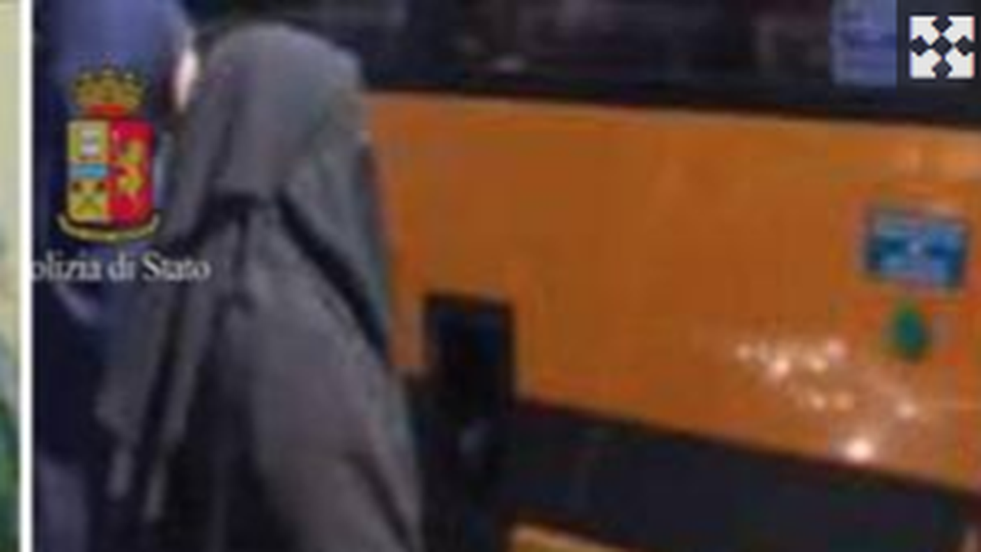 La donna, prima di arrivare in Italia, vestiva e si comportava all'occidentale