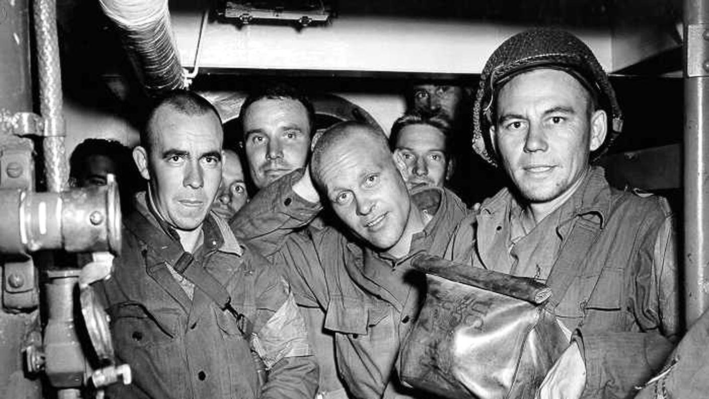2004-05-26T000000Z_1337367734_PBEAHUOIFEH_RTRMADP_3_D-DAY.JPG