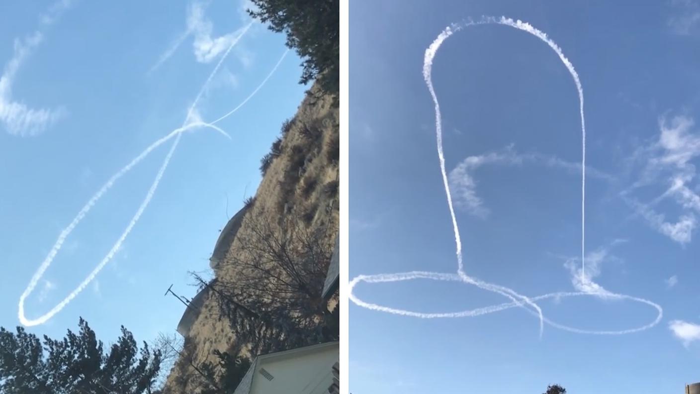 Top gun USA disegna fallo in cielo