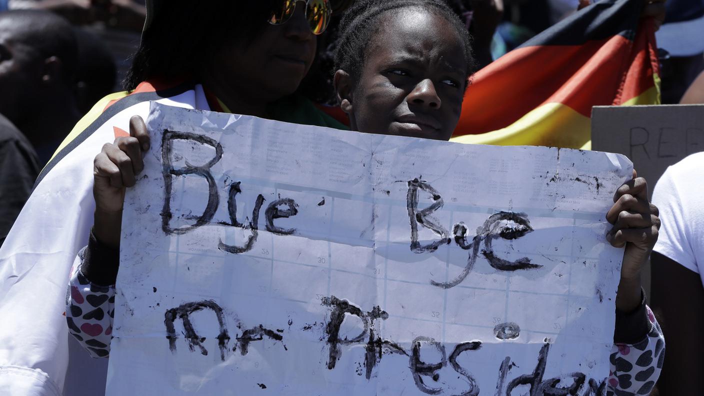 Mugabe non è più il leader del partito Zanu-PF