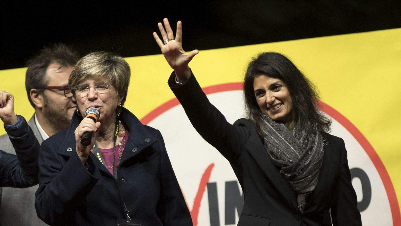 Giuliana Di Pillo (a sinistra), neo presidente del X Municipio con la sindaca di Roma Virginia Raggi