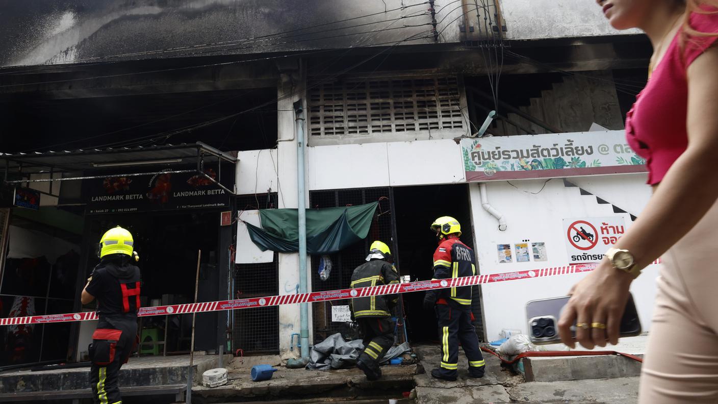 Incendio al mercato Chatuchak a Bangkok