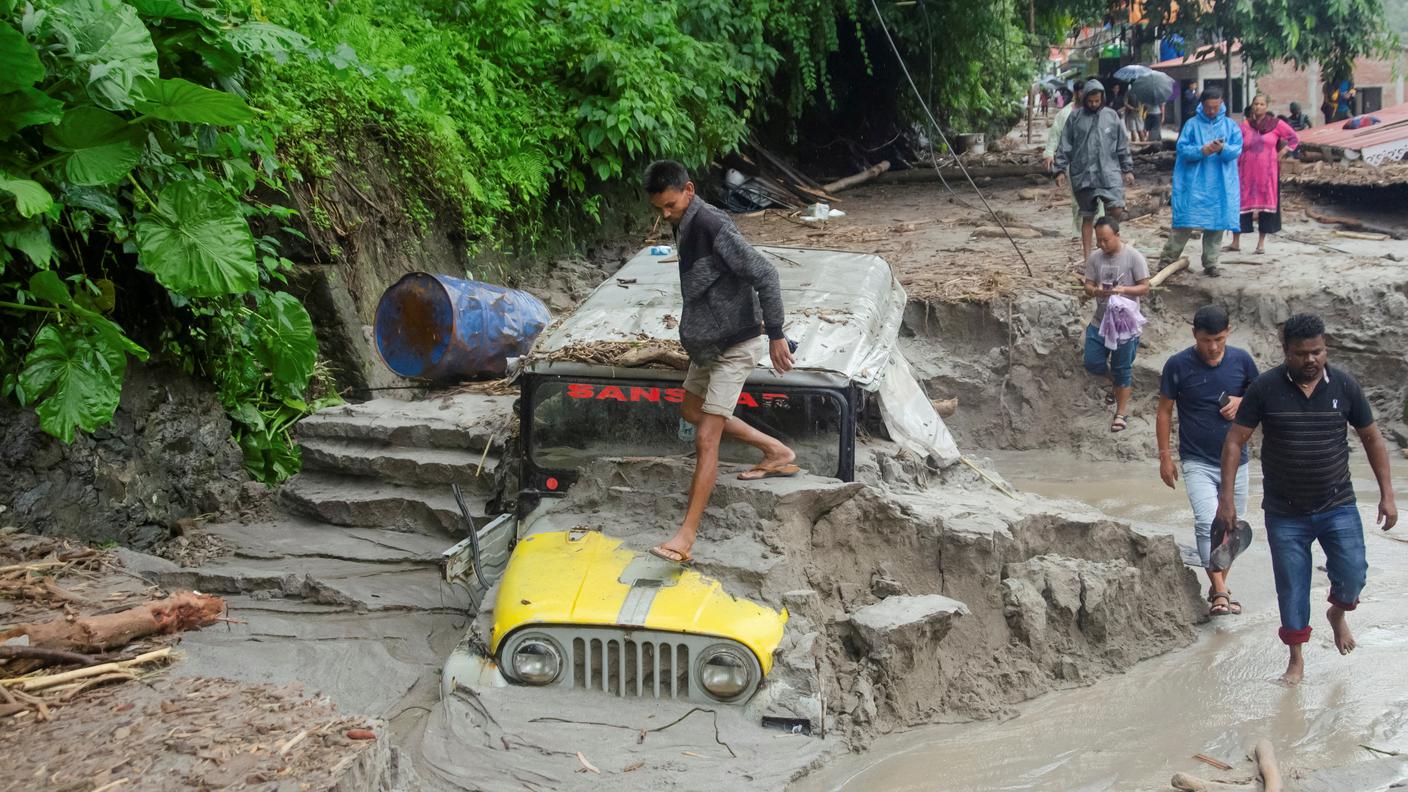 2023-10-06T174440Z_1517267155_RC2OL3A410ON_RTRMADP_3_INDIA-FLOODS.JPG