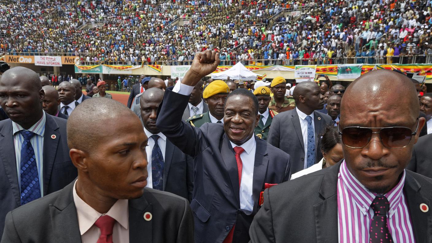 La cerimonia nel più grande stadio di Harare