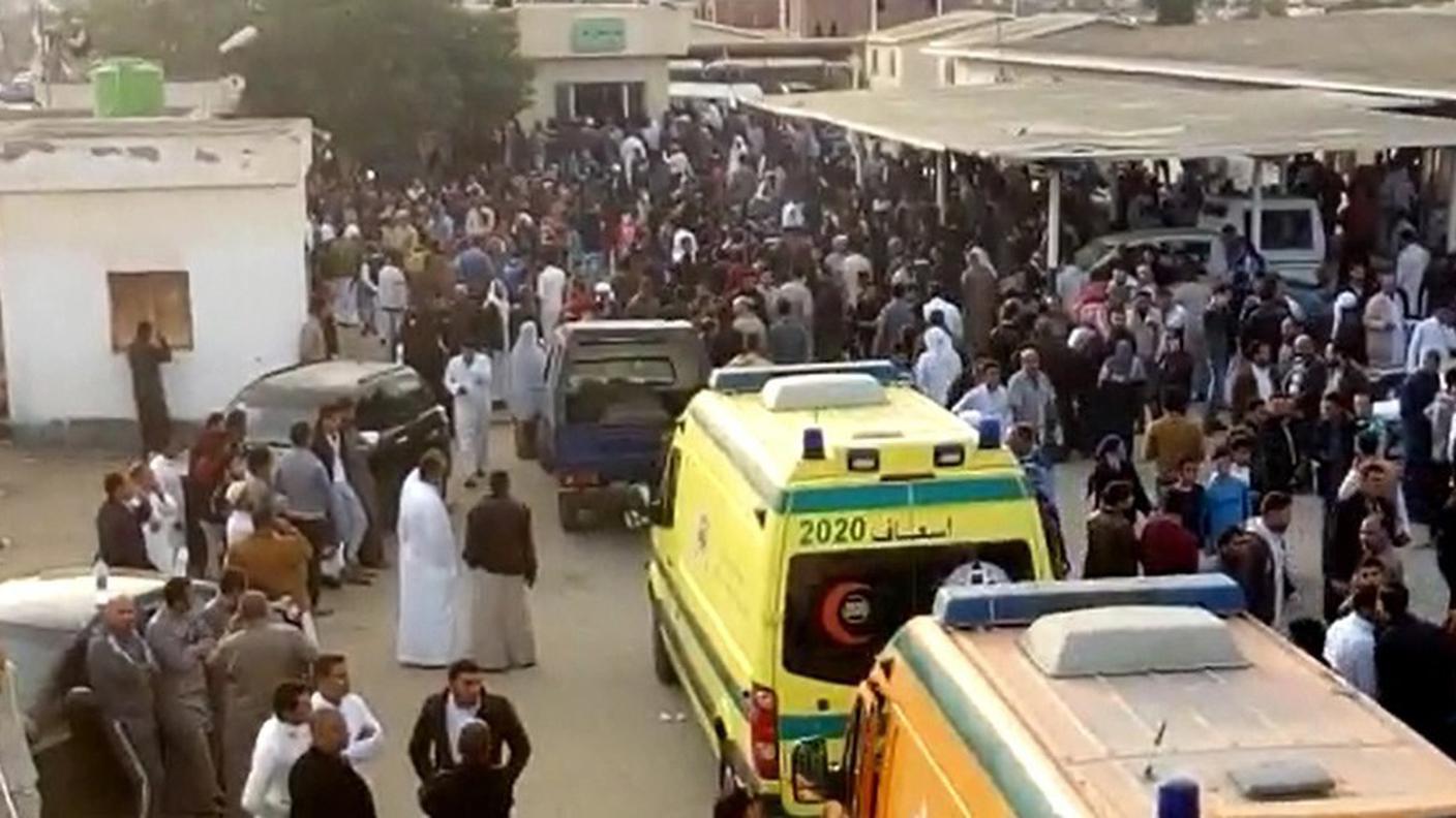 L'intervento dei soccorritori poco dopo l'attentato in Egitto