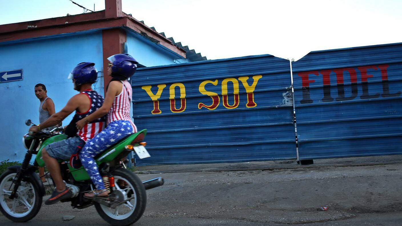 Il messaggio "Io sono Fidel" su un cancello dell'Havana
