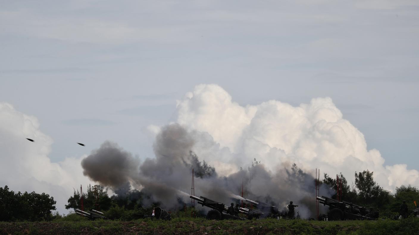 L'artiglieria taiwanese durante esercitazioni militari