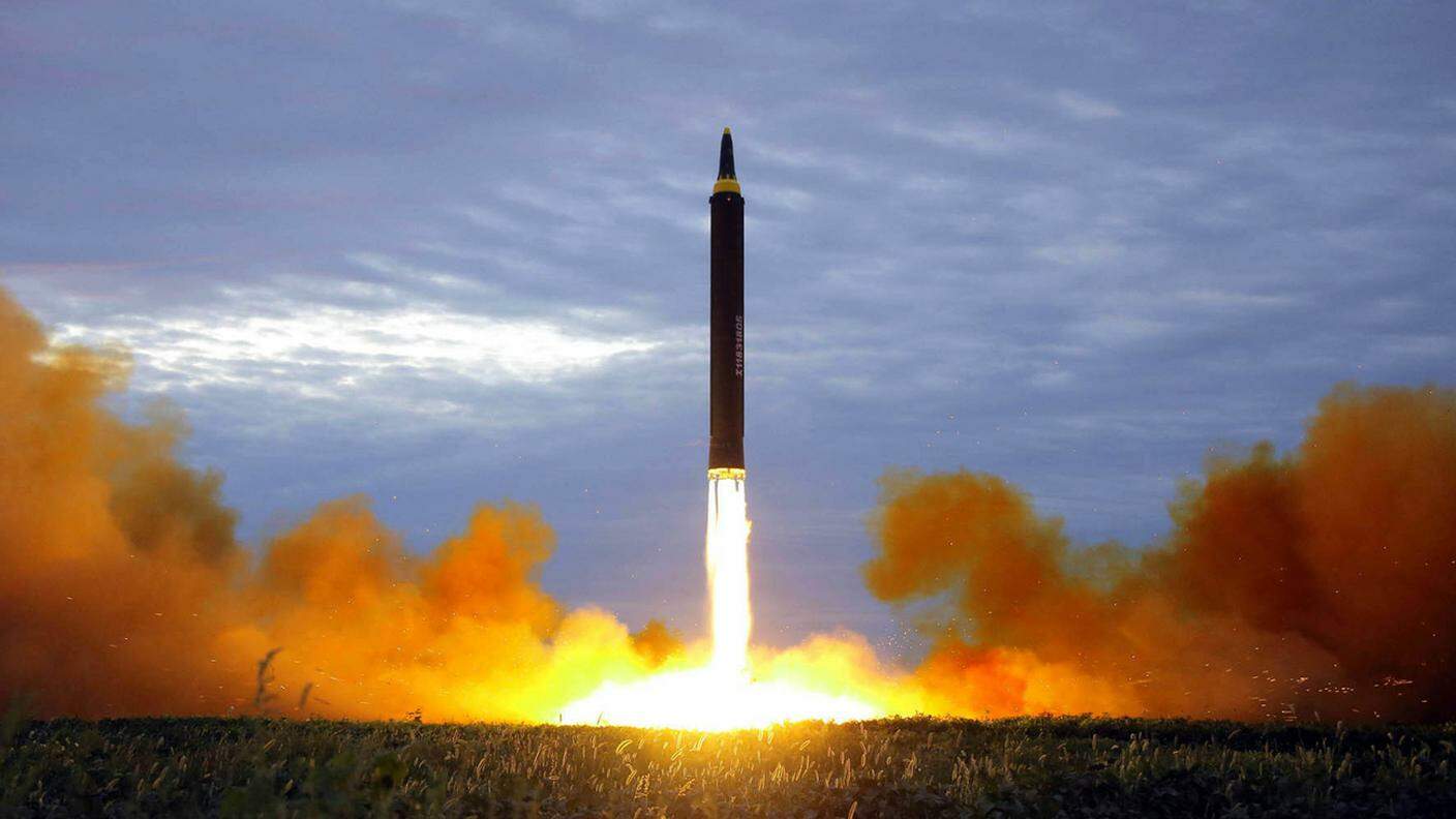 Un missile, l'Hwasong-12, lanciato dal regime nordcoreano