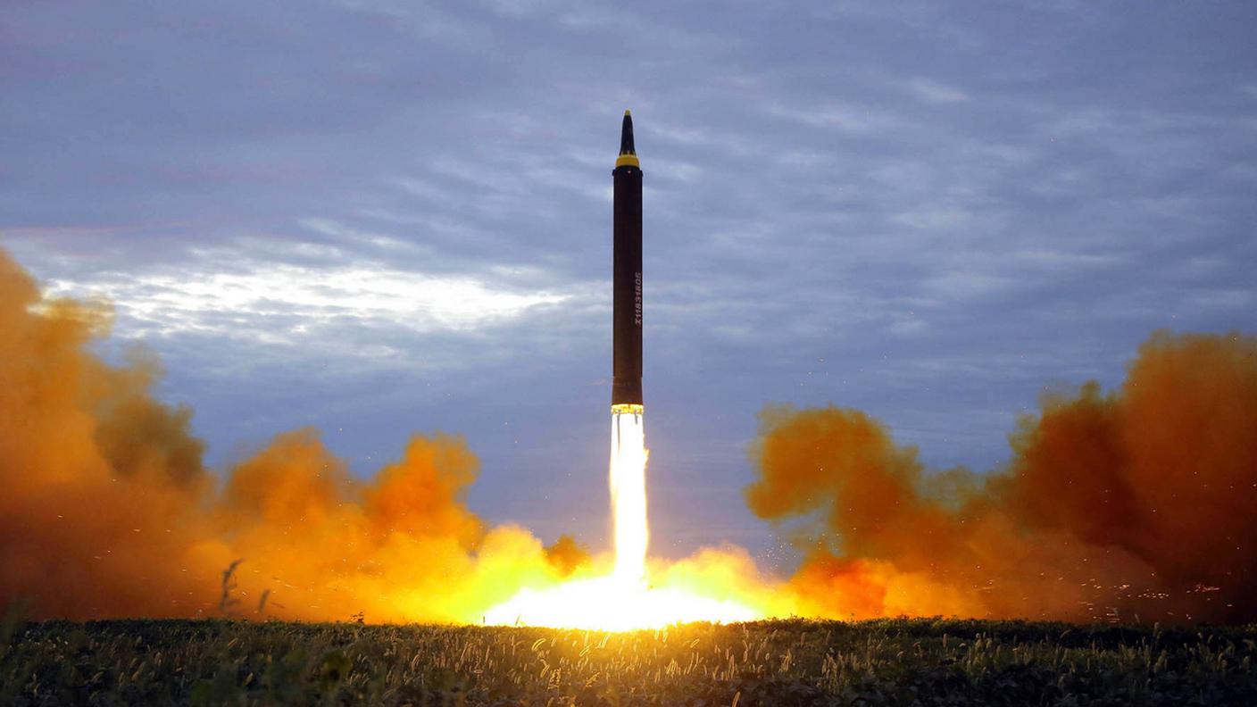 Un missile, l'Hwasong-12, lanciato dal regime nordcoreano