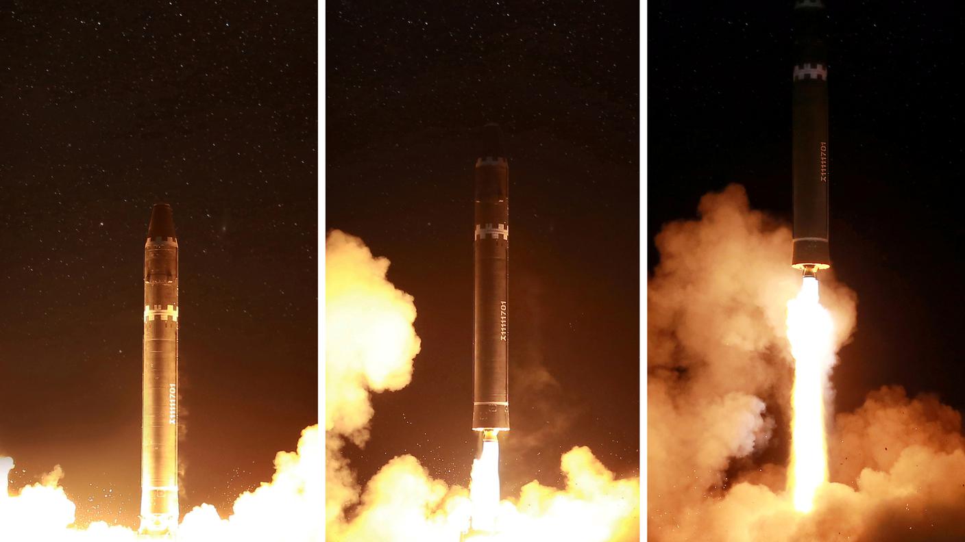 Il lancio dell'ultimo missile intercontinentale nordcoreano Hwasong-15
