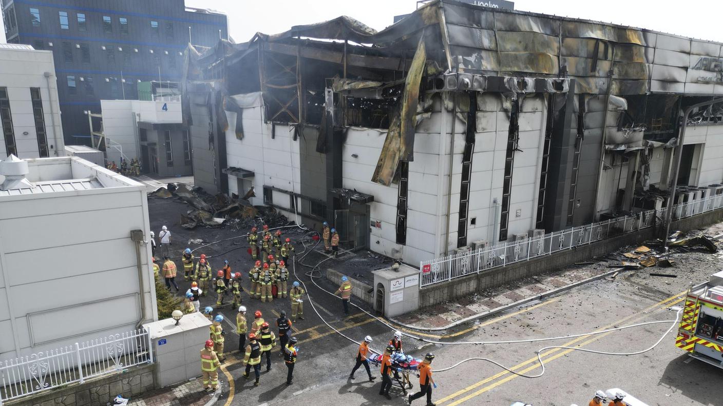 incendio in una fabbrica di batterie al litio