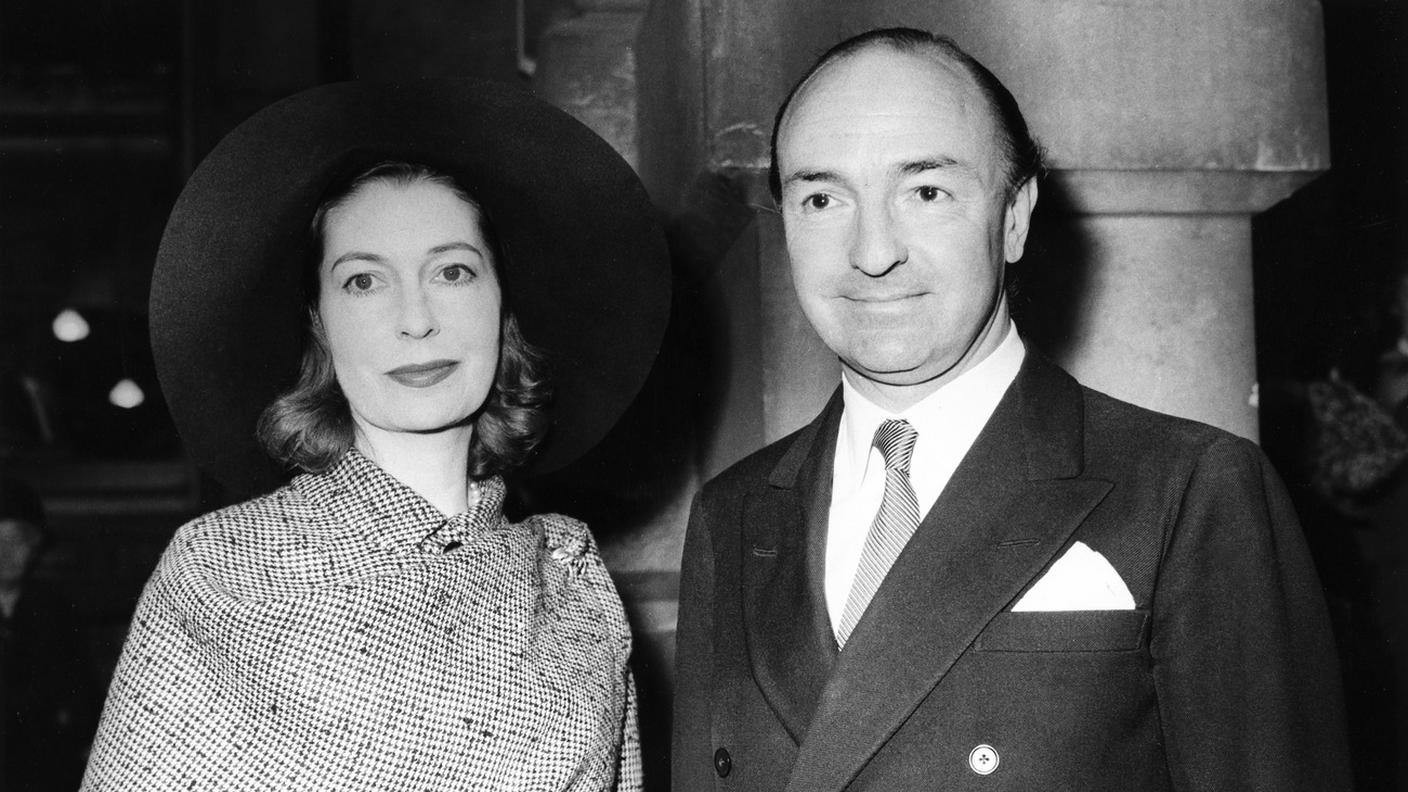 Il ministro John Profumo insieme alla moglie, Valerie Hobson, in una foto del 1961