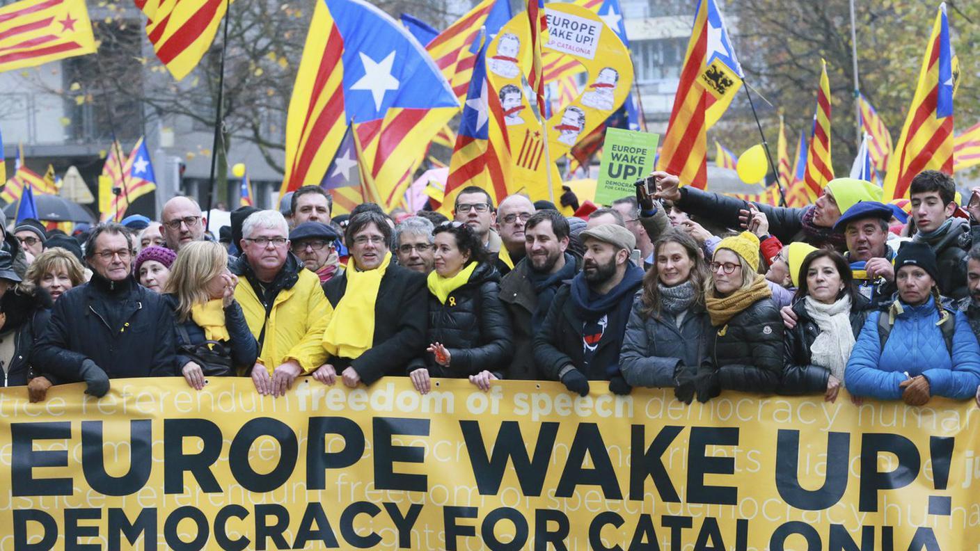Manifestanti catalani in piazza a Bruxelles