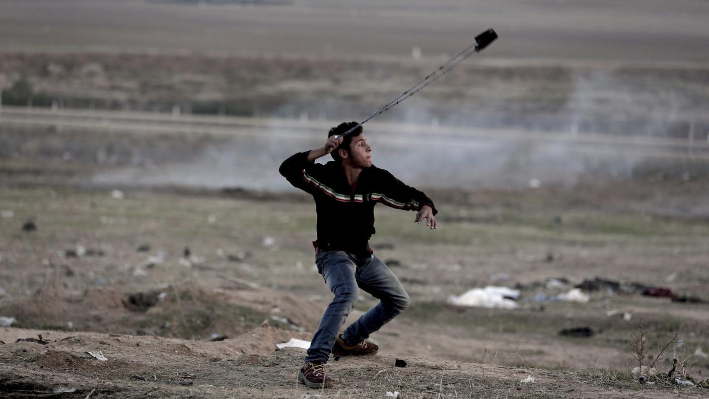 Sassi contro l'esercito israeliano