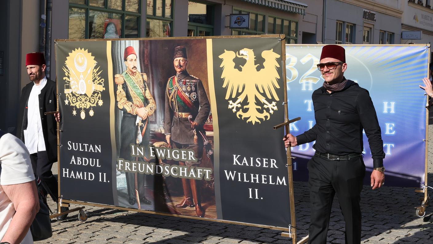 Una manifestazione dei "Reichsbürger" in Turingia lo scorso aprile.jpg