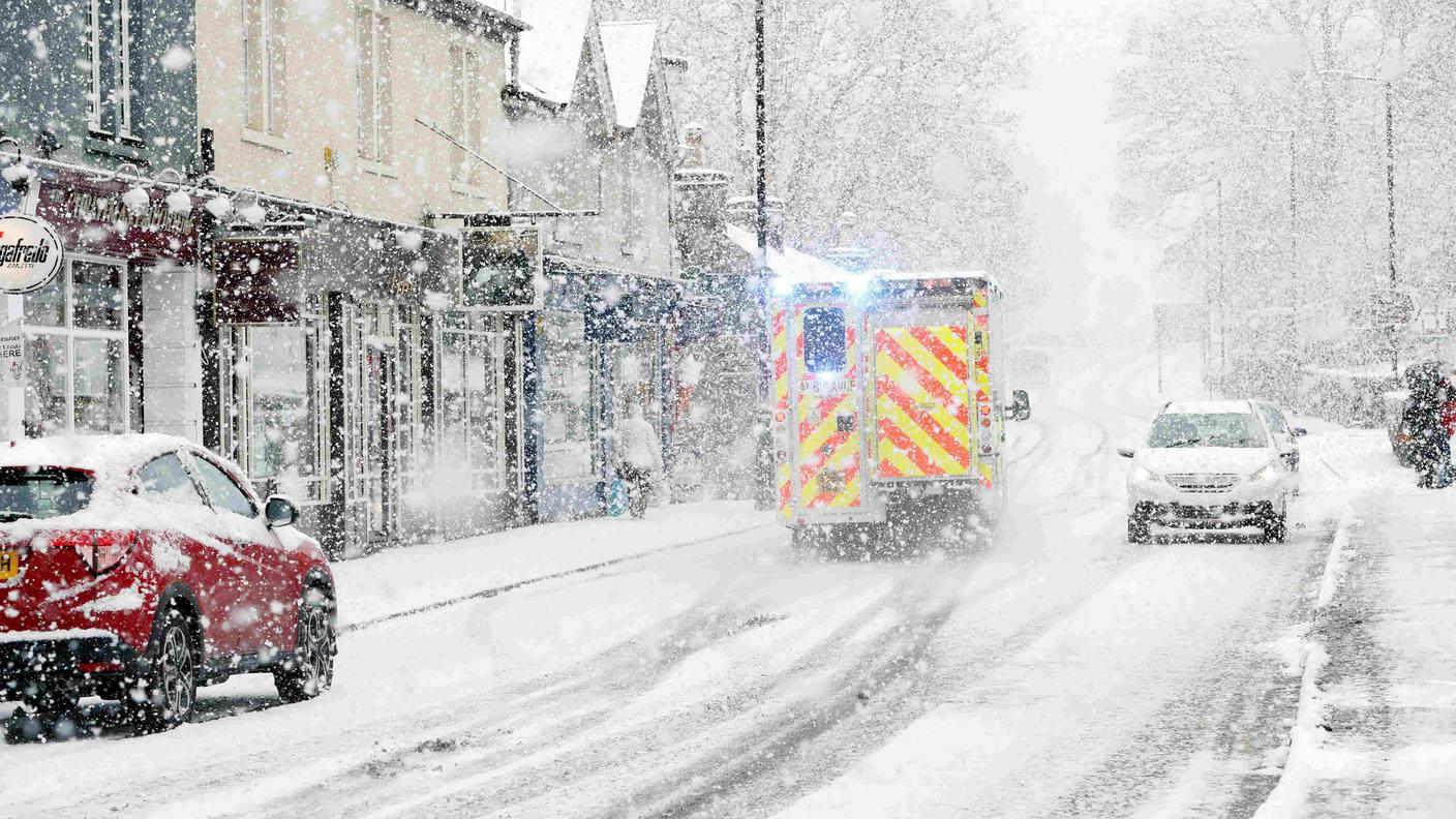 Nevicata copiosa su un villaggio della Scozia durante il weekend ormai alla fine