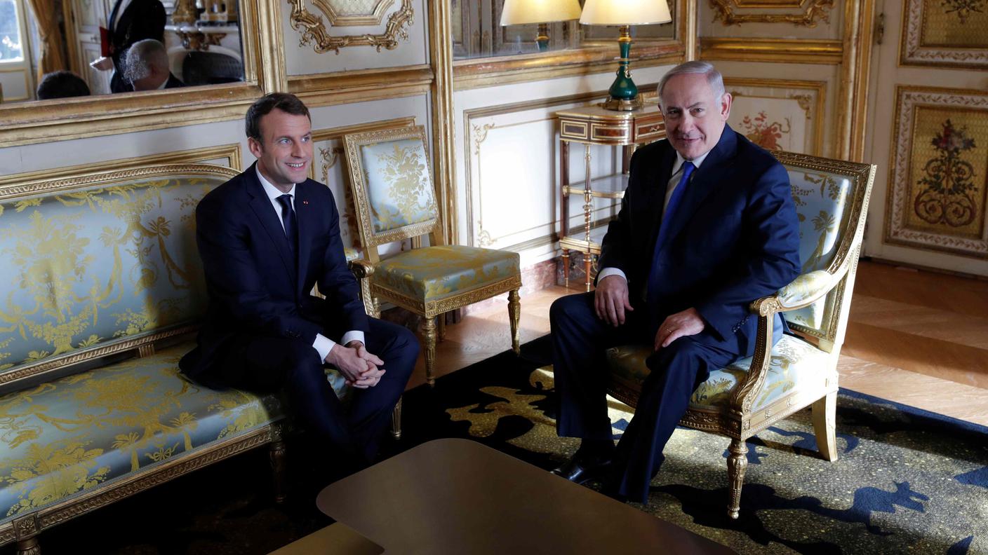 I sorrisi di rito tra Macron e Netanyahu celano posizioni opposte su Gerusalemme capitale