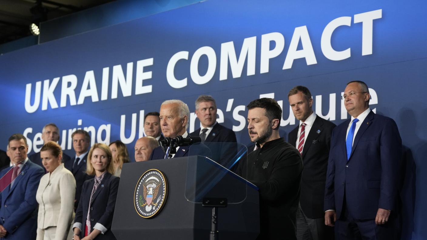 Il presidente ucraino Volodymyr Zelensky al Summit della NATO a Washington