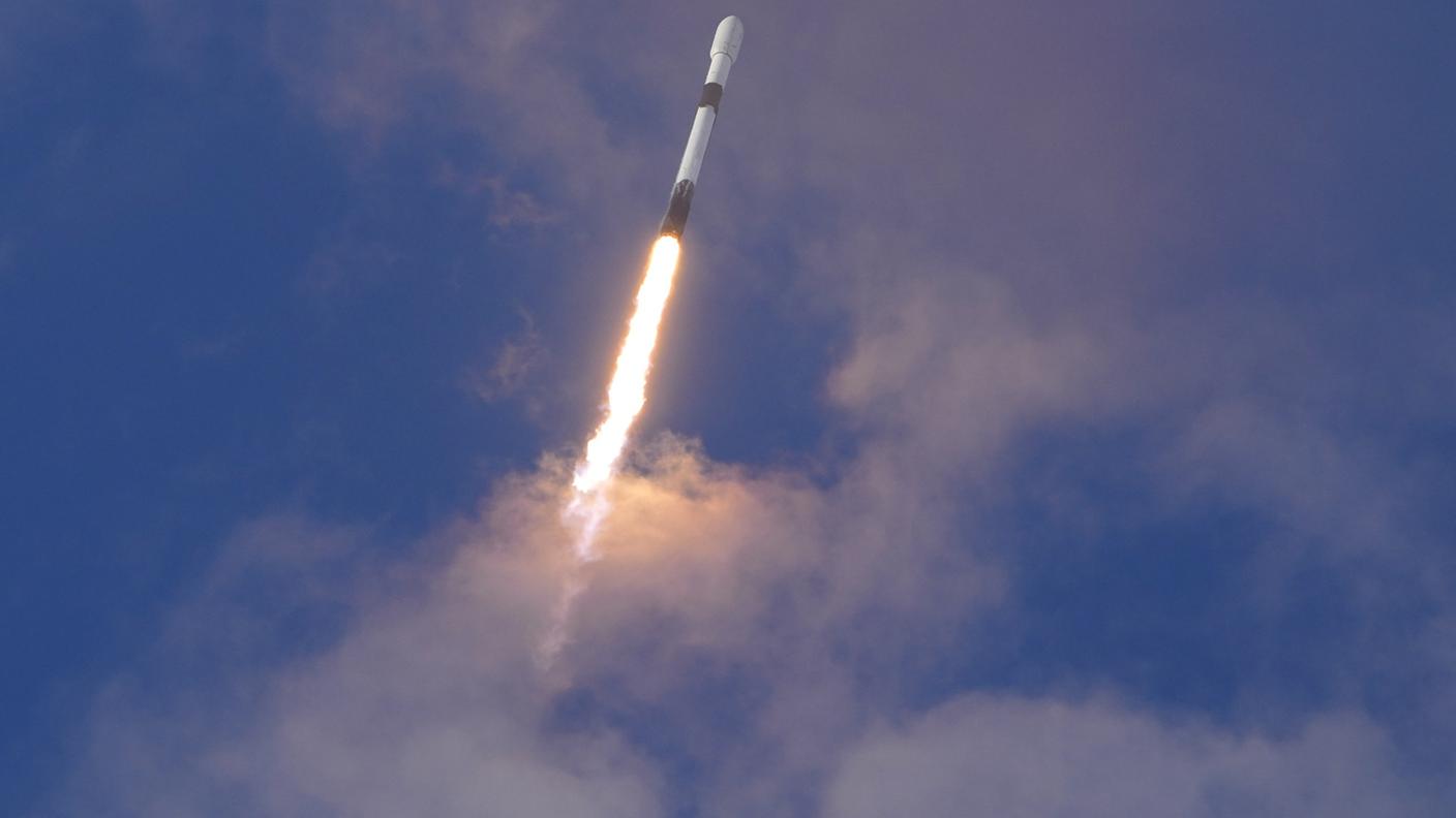 Dopo il fallimento di una missione sono bloccati i razzi Falcon 9