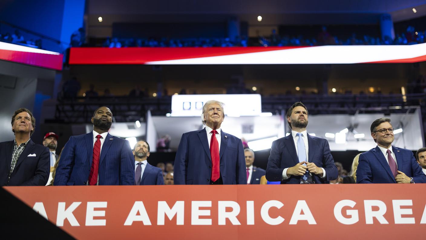Donald Trump a Milwaukee insieme a J.D. Vance e Mike Johnson
