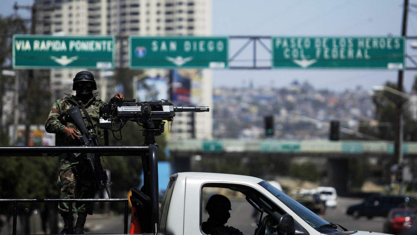 Agenti messicani in pattuglia a Tijuana