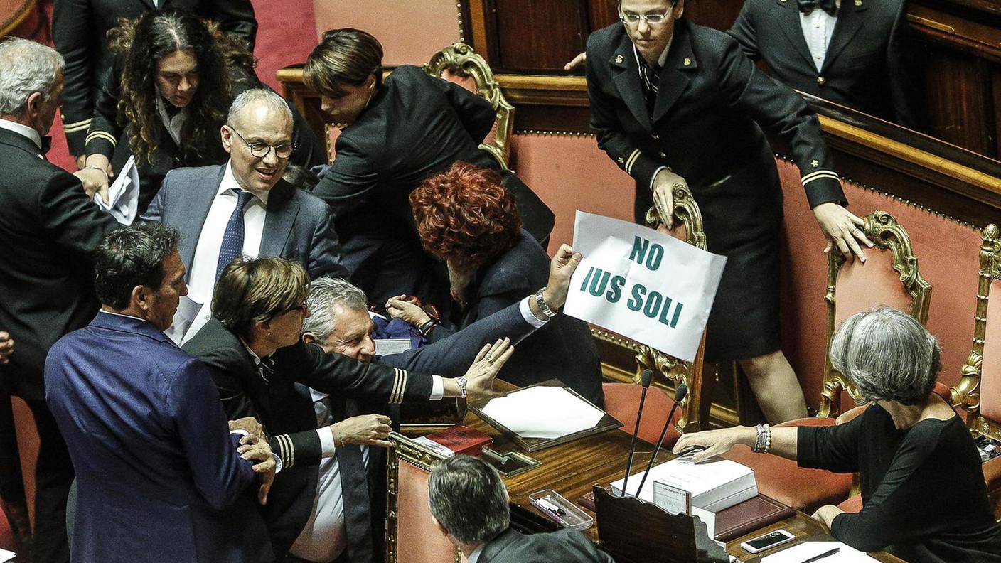 La bagarre scatenata a giugno nell'aula del Senato dai senatori leghisti, contrari allo ius soli