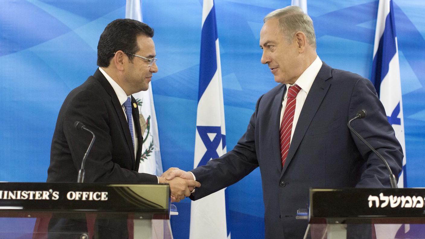 Il presidente del Guatemala col premier israeliano Benjamin Netanyahu
