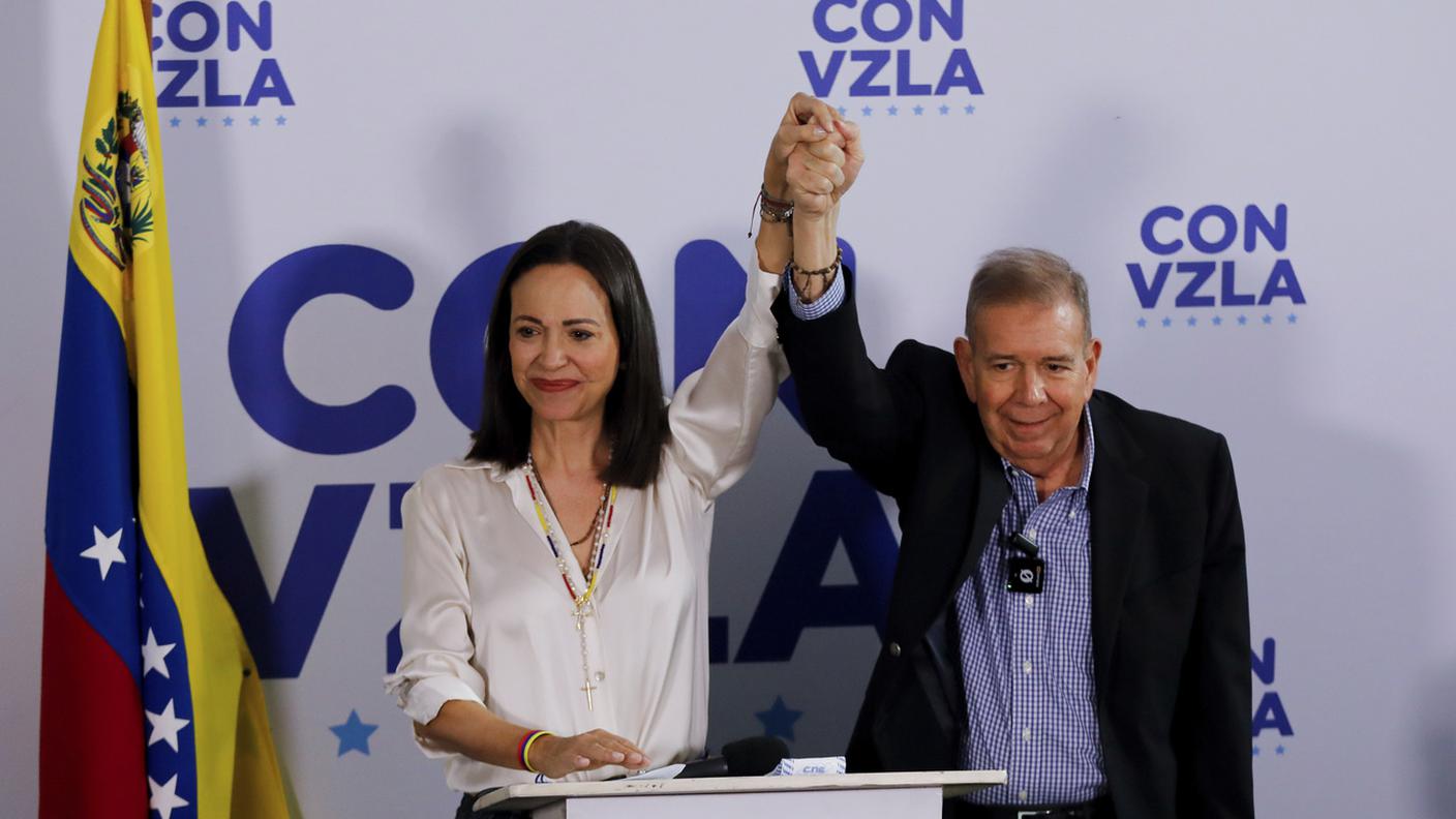 La leader dell'opposizione con il suo candidato Edmundo Gonzalez Urrutia