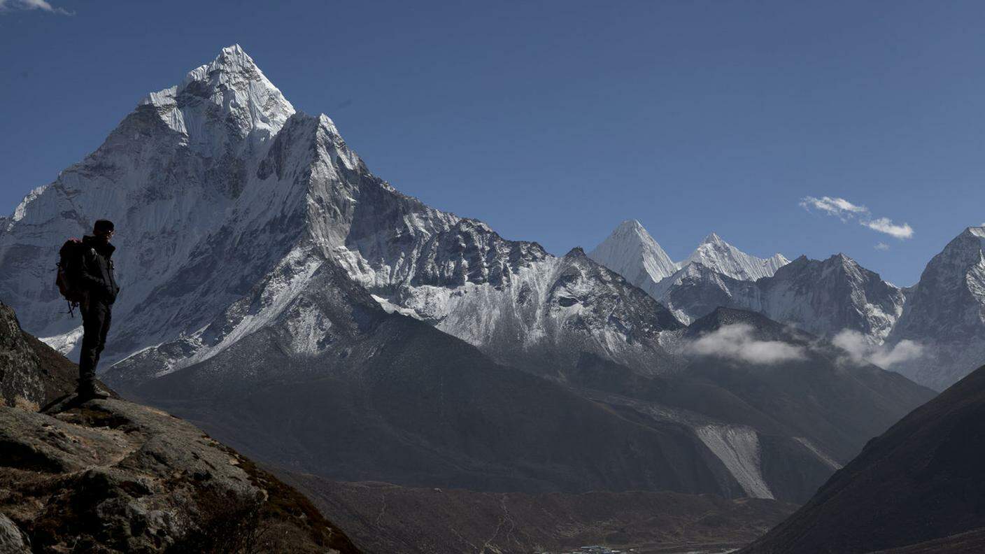 Non si potrà più scalare l'Everest da soli