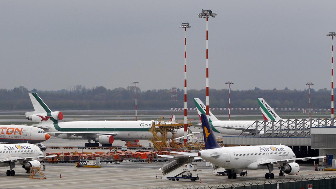 Una delle piste di atterraggio dell'aeroporto italiano di Malpensa