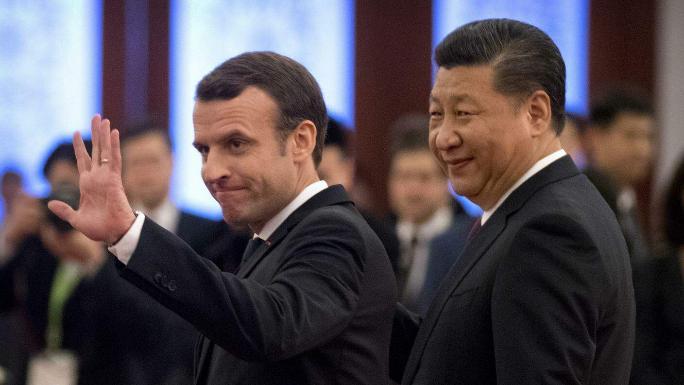Finita la visita in Cina del presidente francese