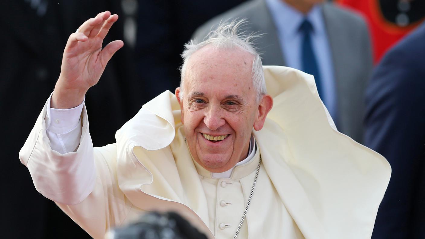 Papa Francesco appena giunto all'aeroporto di Santiago del Cile, lunedì sera