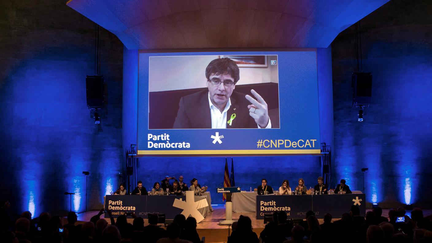 Puigdemont in una videoconferenza organizzata dal partito ERC il 13 gennaio 