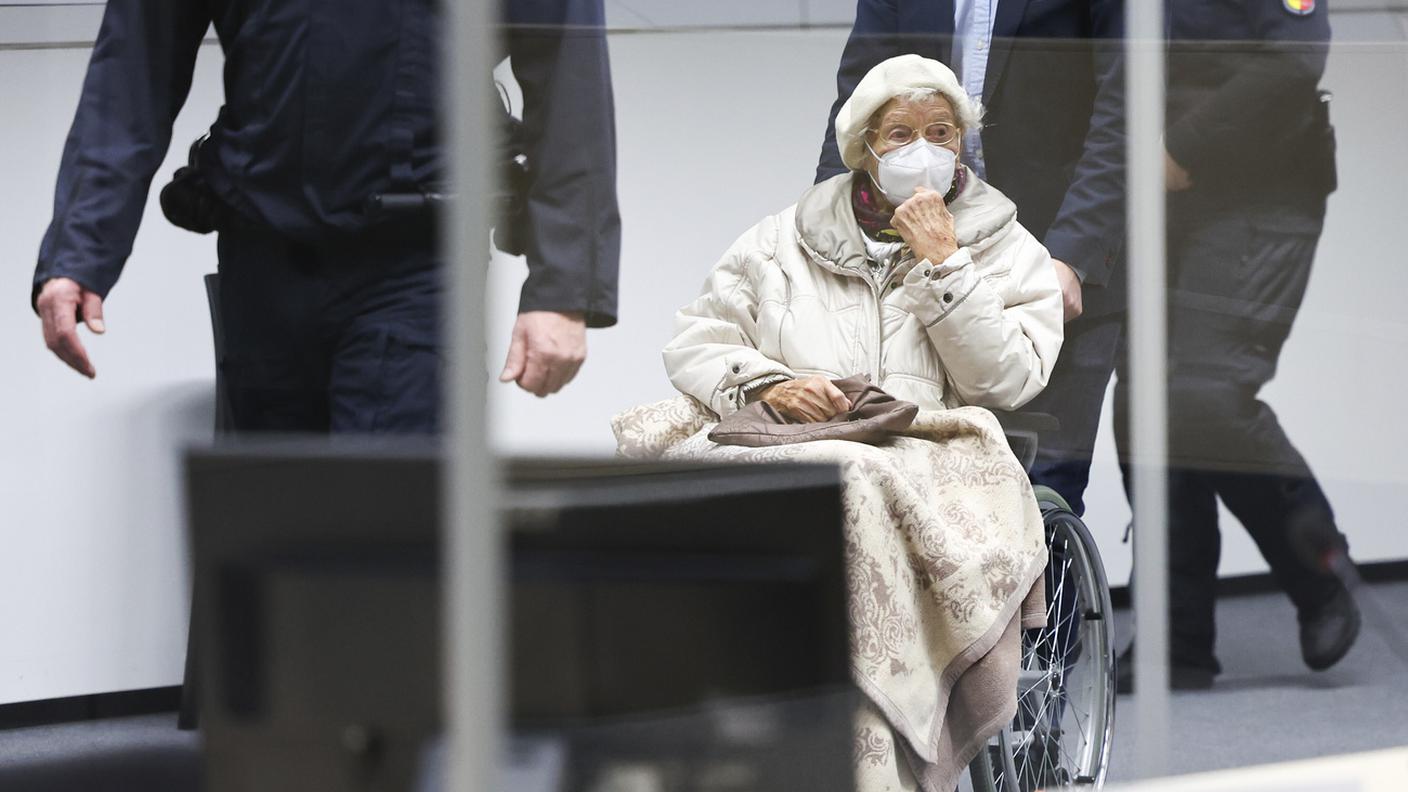 La donna alla sbarra nel dicembre 2022, quando aveva 97 anni.jpg