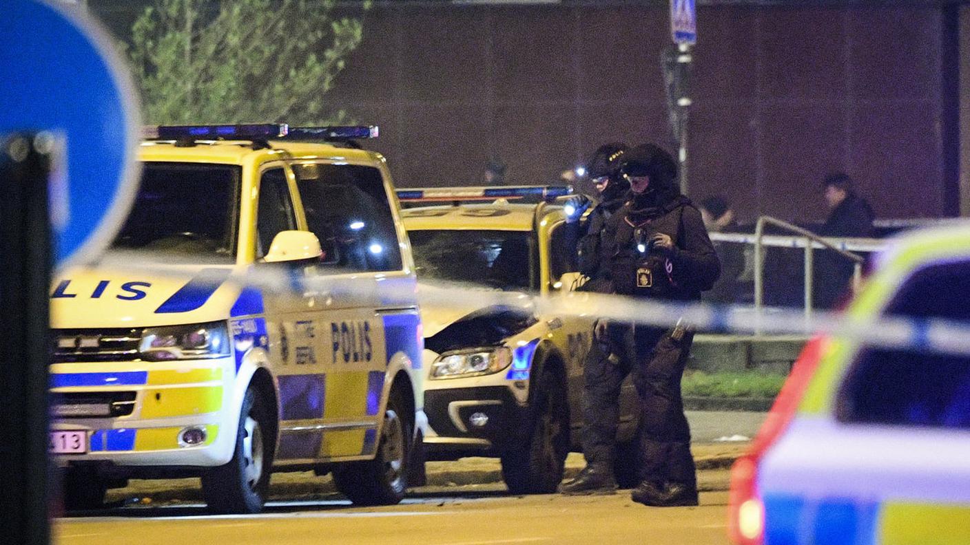 Di fronte alla stazione di polizia di Malmö