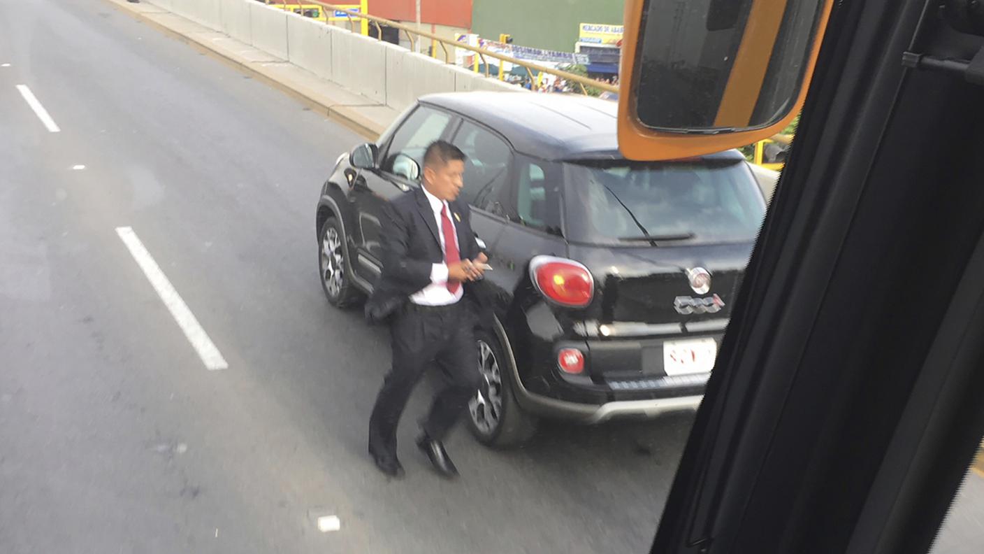 La Fiat con a bordo Francesco ha dovuto fermarsi in autostrada