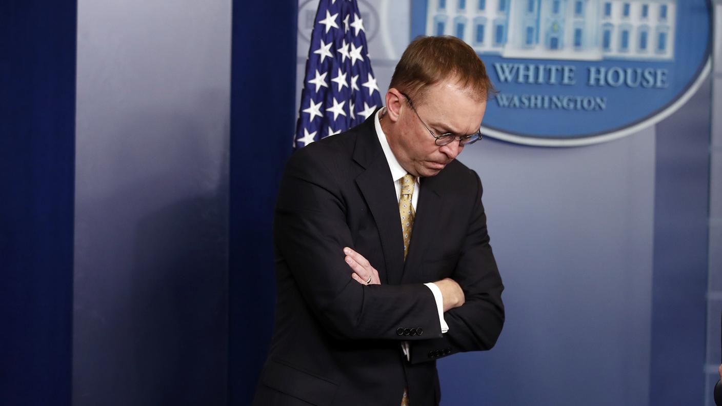 Faccia tesa per Mick Mulvaney prima di incontrare i giornalisti