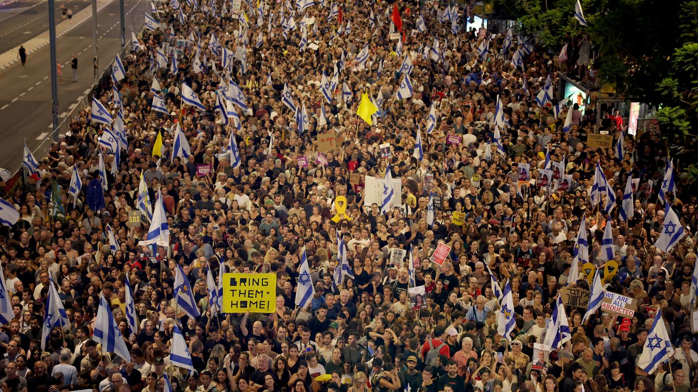 Le strade di Tel Aviv domenica sera.JPG