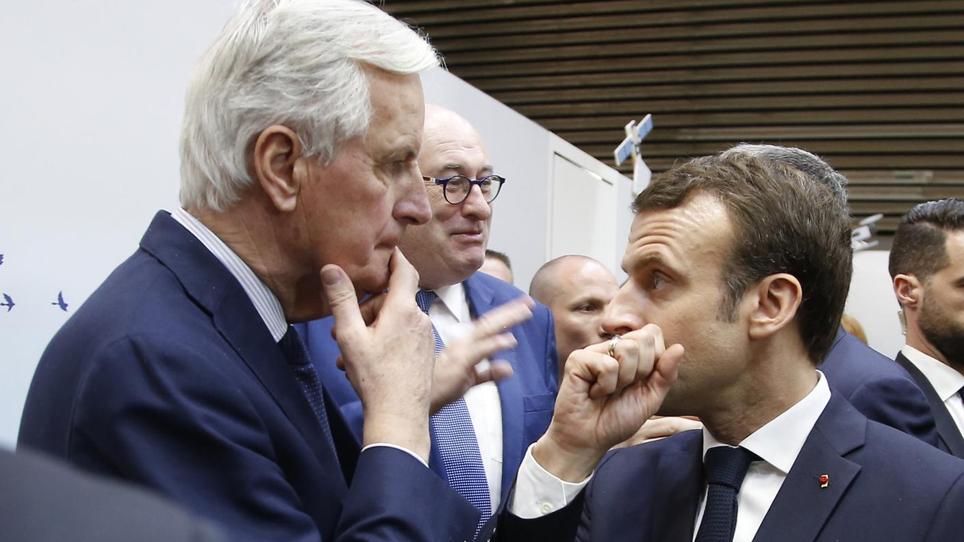 Michel Barnier con Emmanuel Macron