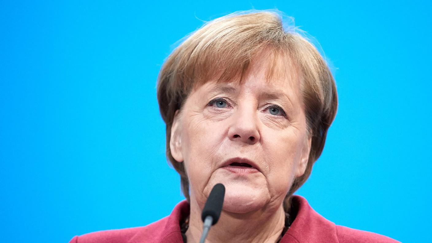 Merkel critica sugli esperimenti dell'industria automobilistica tedesca