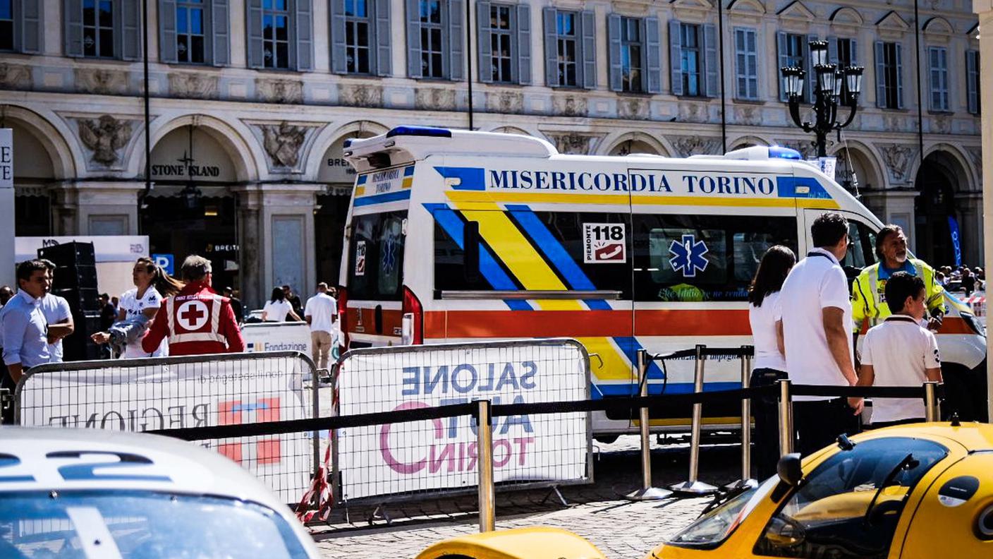 incidente al salone dell'automobile a Torino