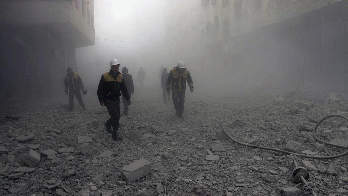 Attacchi aerei governativi nelle regioni siriane di Ghuta e Idlib
