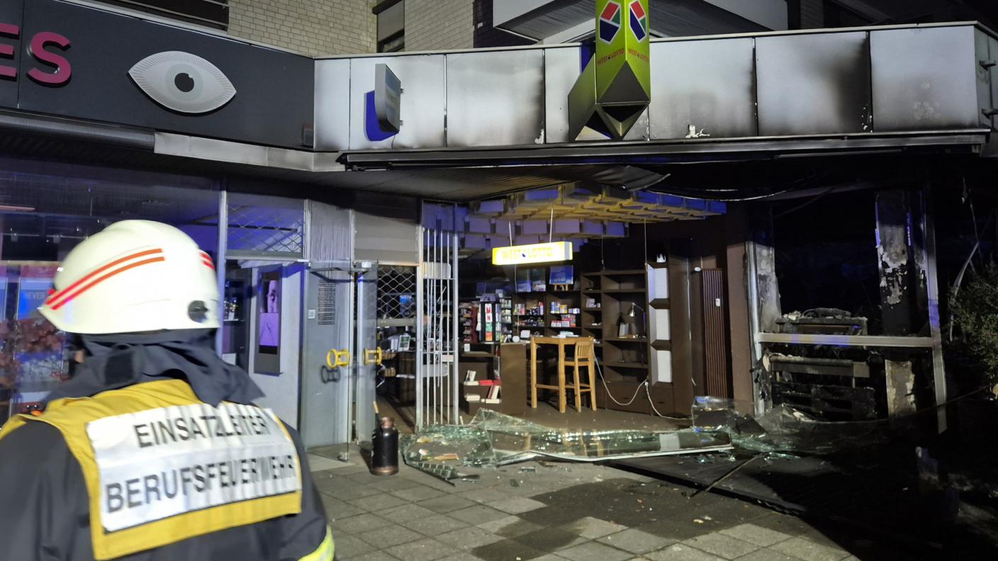 Il locale danneggiato dallo scoppio di mercoledì notte a Colonia