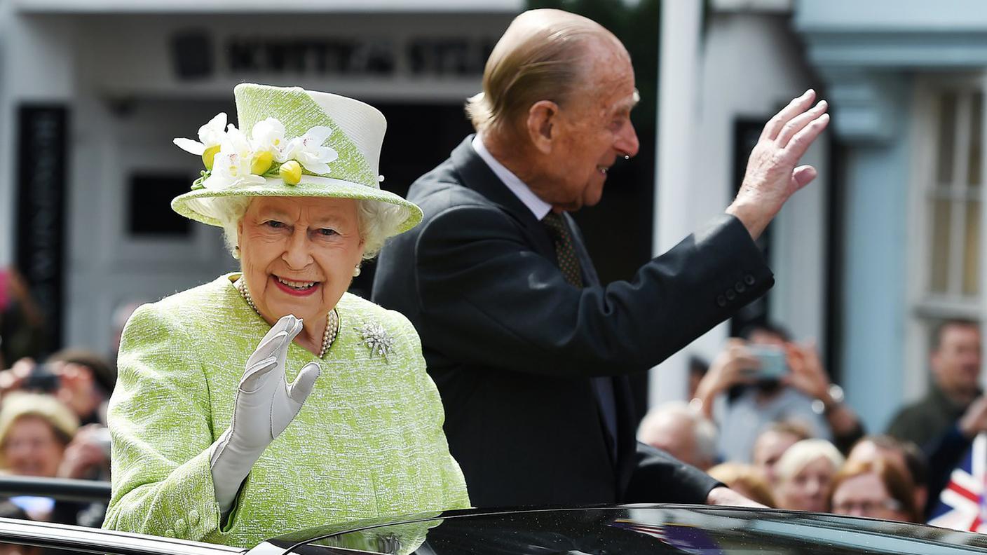 A Buckingham Palace si torna al vetro