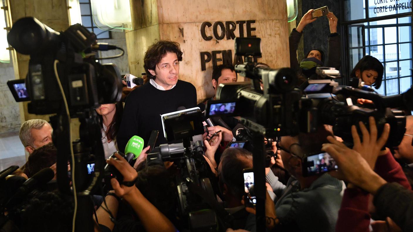 Marco Cappato all'uscita dal Tribunale di Milano