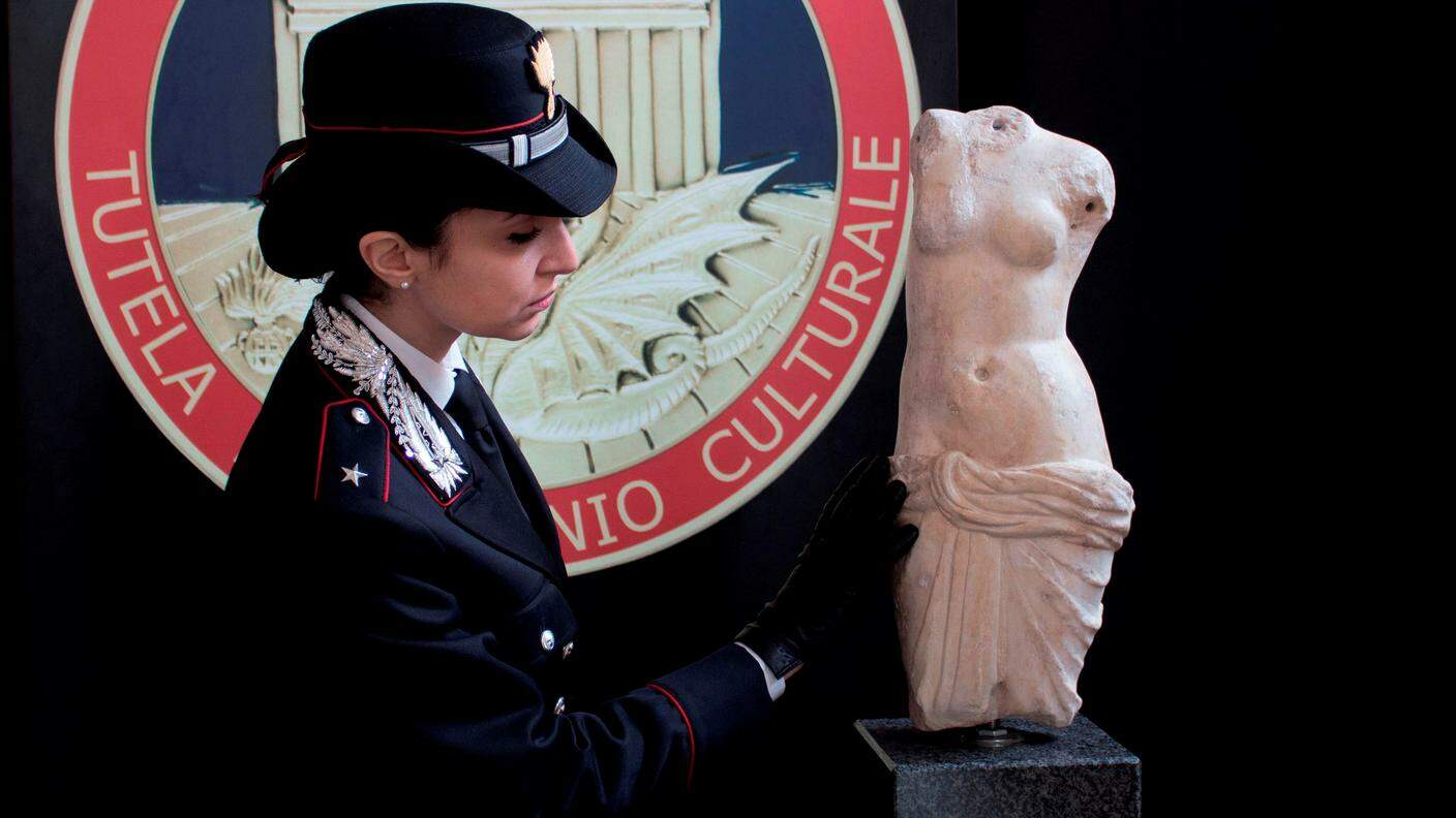 La scultura in marmo del I sec. d.C., acefala, era stata rubata nel 2011 all’Università di Foggia