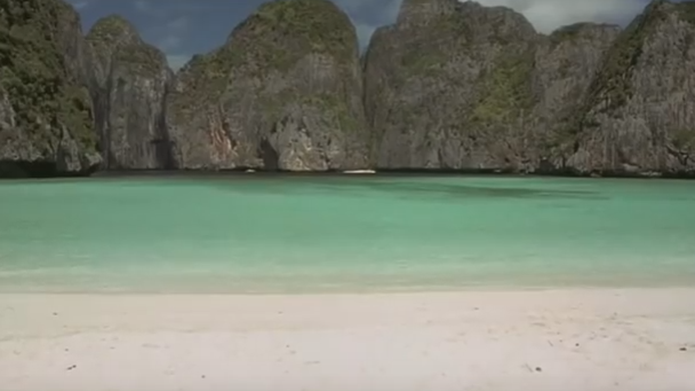 Maya Bay si trova sull'isola thailandese di Koh Phi Phi Ley