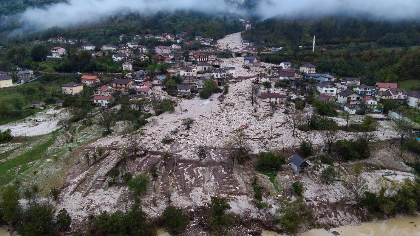 La località bosniaca di Donja Jablanica sommersa da acqua e fango
